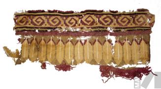 Fragmento de paño con flecos