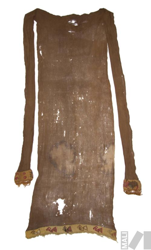 Taparrabo con flecos y diseño de personaje frontal con tocado, diseños de peces y aves