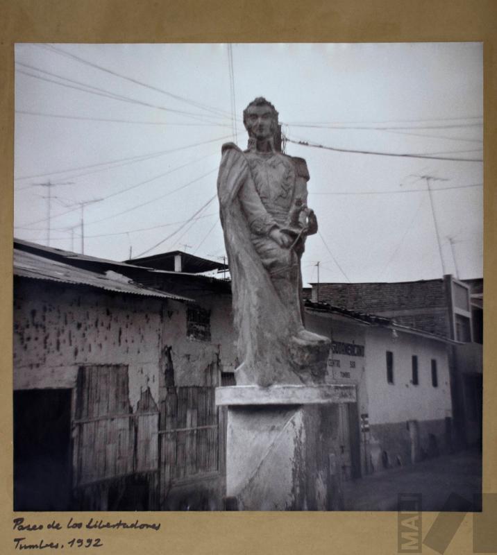 Paseo Los Libertadores, Tumbes. Serie Las Banderolas