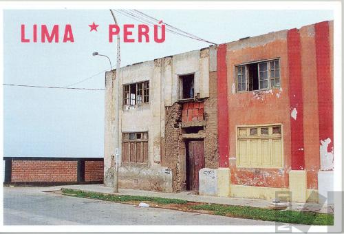 Casa de adobe. Serie Lima*Perú - Para llevar II
