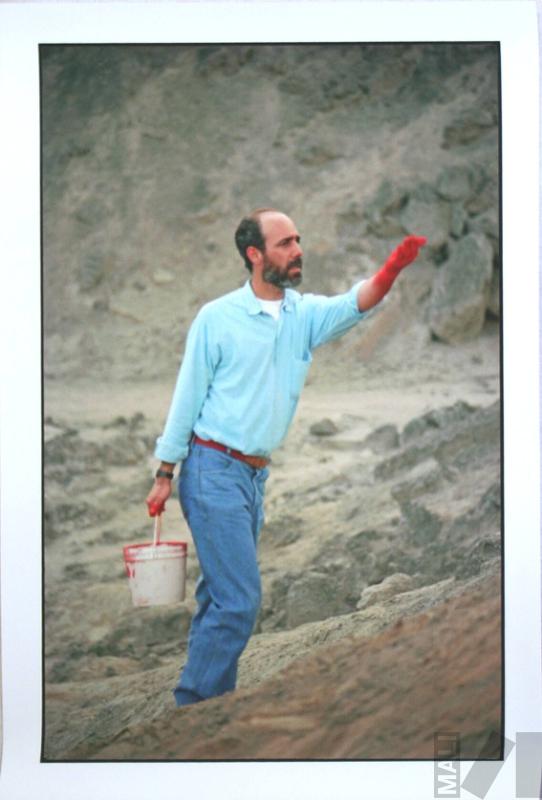 Ricardo Wiesse interviniendo la quebrada de Cieneguilla. Serie Cantuta