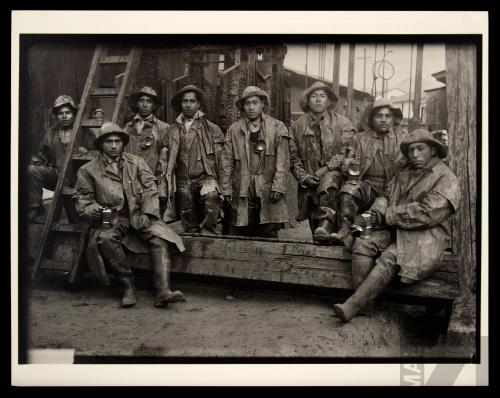 Grupo de mineros