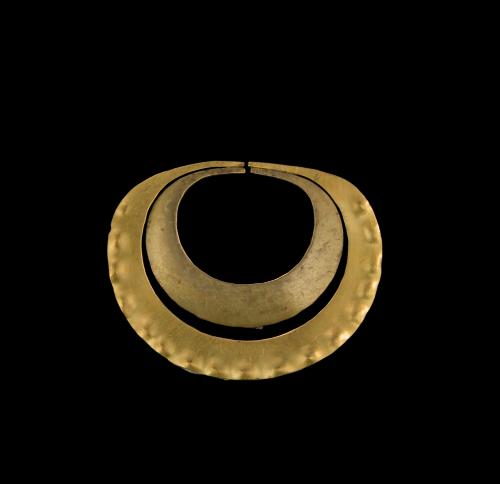 Nariguera de forma semi circular