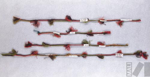 Cinta polícroma con flecos