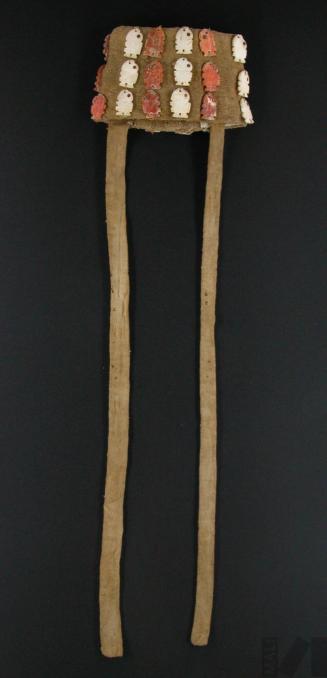 Tocado con aplicaciones de concha