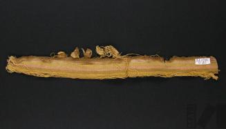 Fragmento de paño polícromo con diseños geométricos