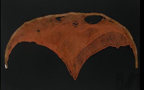 Taparrabo en tela llana con diseños en tapiz  de serpientes bicéfalas estilizadas