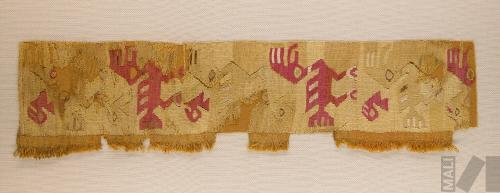Fragmento de paño polícromo con diseños de aves