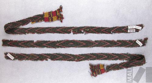 Fragmentos de cinta con diseño de chevrones