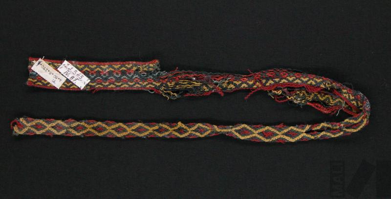 Fragmento de cinta con diseños geométricos