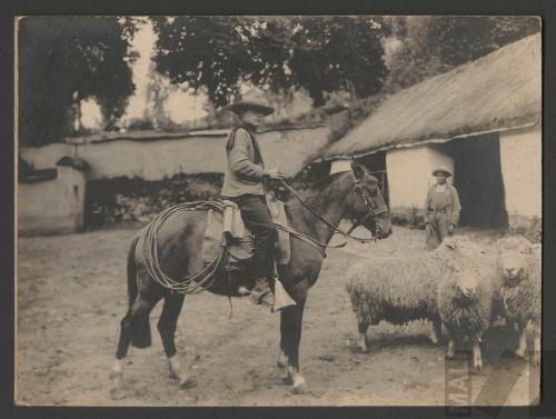 Mario Venegas Fernandini a caballo