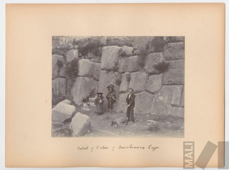 Grupo en Sacsayhuamán, Cuzco / El Rodadero, Cuzco