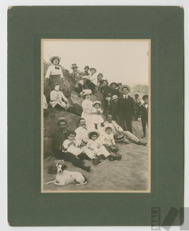 Retrato de grupo en la playa, Mollendo