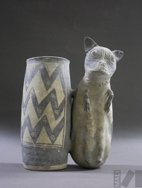 Jarrón doble cuerpo con representación de cánido