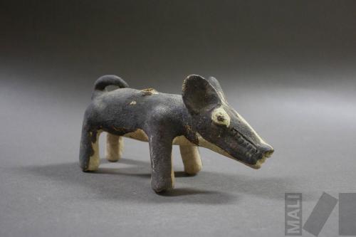 Conopa en forma de cánido