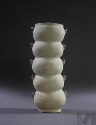 Vasija compuesta y con aplicaciones zoomorfas a los lados