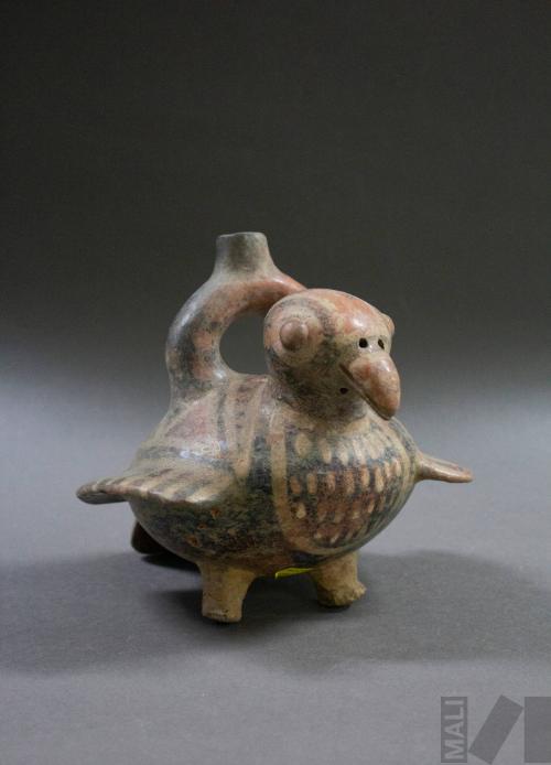 Botella asa estribo con forma de ave con alas desplegadas