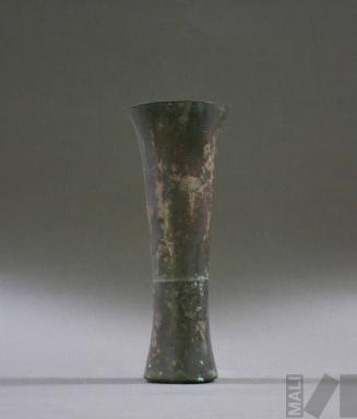 Vaso sonajero de metal