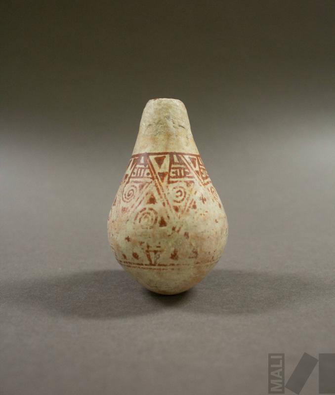 Calero con decoración de motivos geométricos