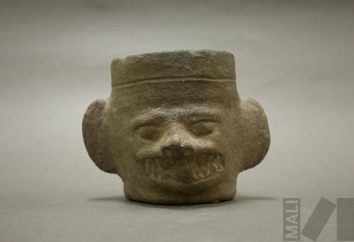 Matriz para molde de cuello