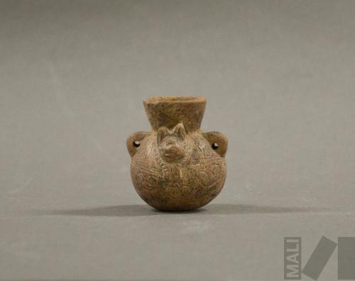 Cántaro miniatura con cabeza zoomorfa