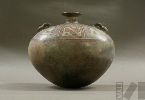 Vasija con ave estilizada