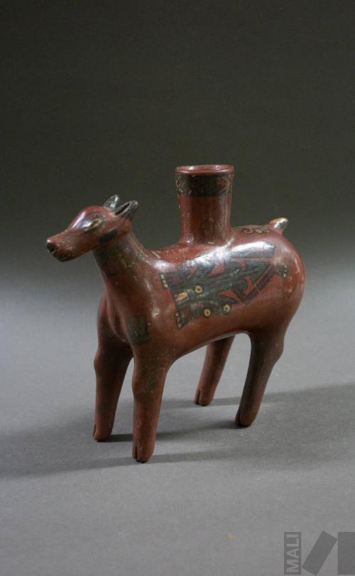 Vasija en forma de cérvido