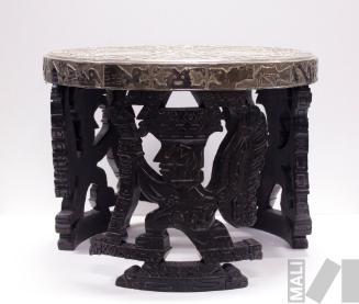 Mesa en estilo neoincaico