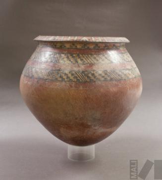 Vasija con motivos geométricos pintados