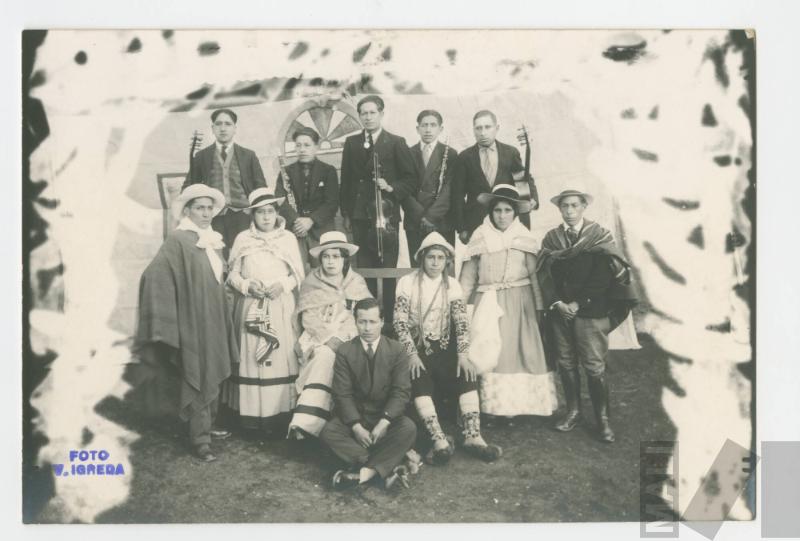 Autorretrato con el Conjunto Artístico Limeño