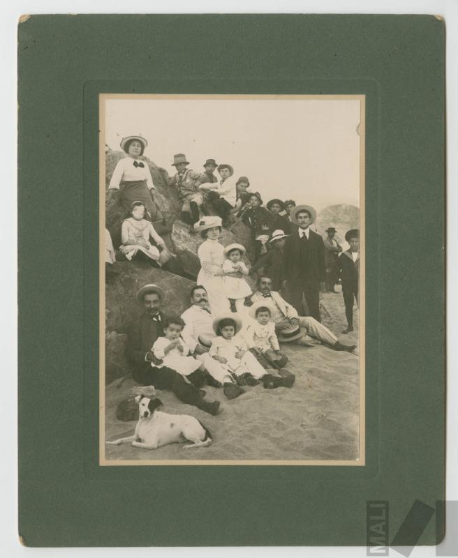 Retrato de grupo en la playa, Mollendo