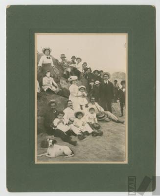 Retrato de grupo en la playa, Mollendo