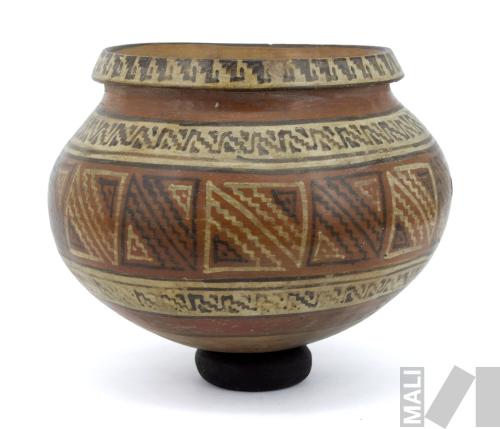 Olla decorada con motivos geométricos