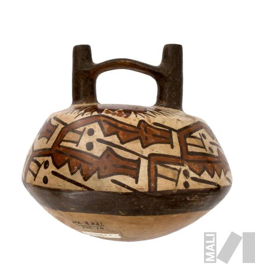 Botella con representación de serpientes aserradas