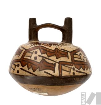 Botella con representación de serpientes aserradas