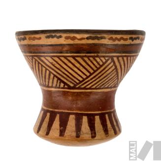 Vaso con motivos geométricos