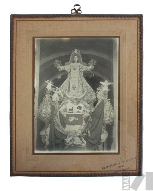 Virgen de la Merced con escudo