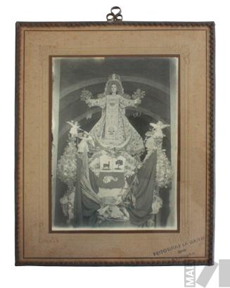 Virgen de la Merced con escudo